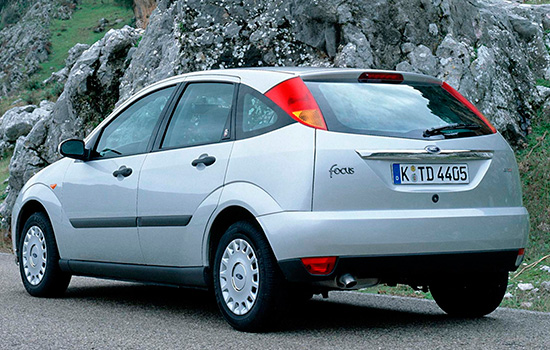 Серебристый Ford Focus — Фокус 2004